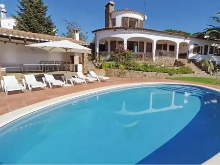 Location villa à Calonge, Villa Santet - Location de Vacances à Calonge avec Piscine Privée et Jardin