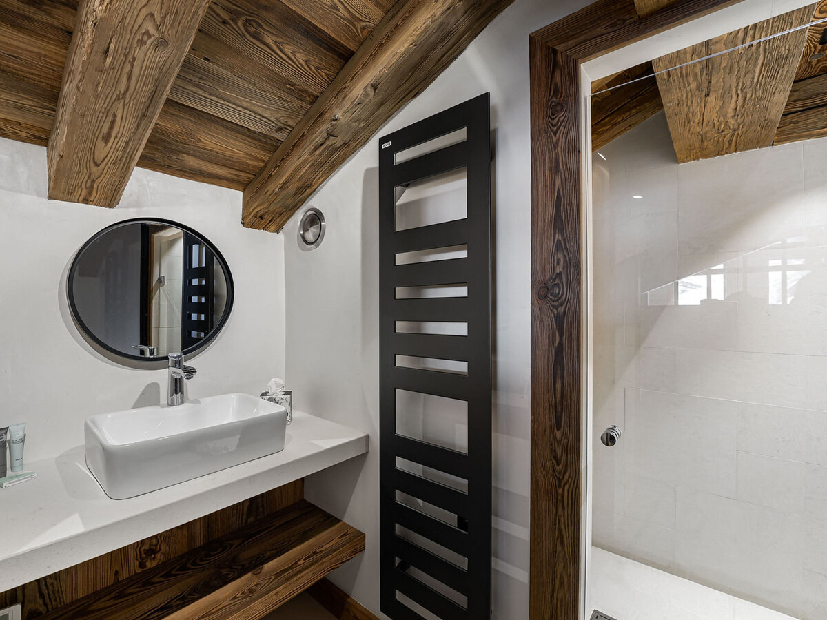 Chalet d'Exception avec Piscine, Hammam et Ascenseur à Val d'Isère, Proche des Pistes - Photo 7
