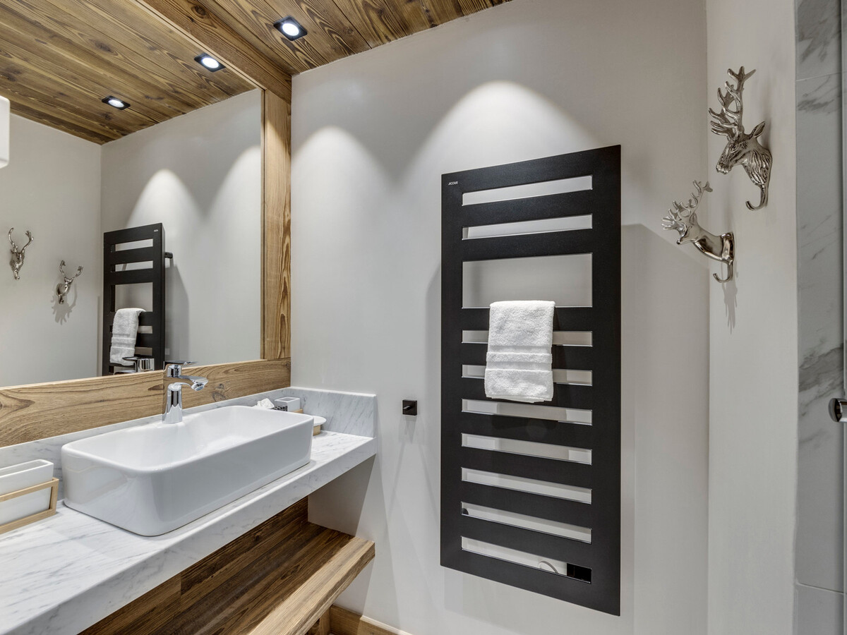 Chalet d'Exception avec Piscine, Hammam et Ascenseur à Val d'Isère, Proche des Pistes - Photo 11