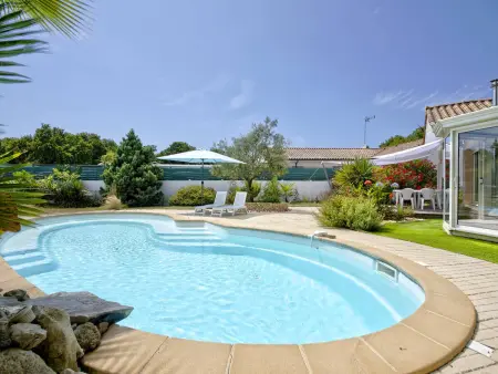 Location villa à La Teste de Buch, Villa de 130 m² avec piscine chauffée, proche Dune du Pilat et plages, idéale en famille