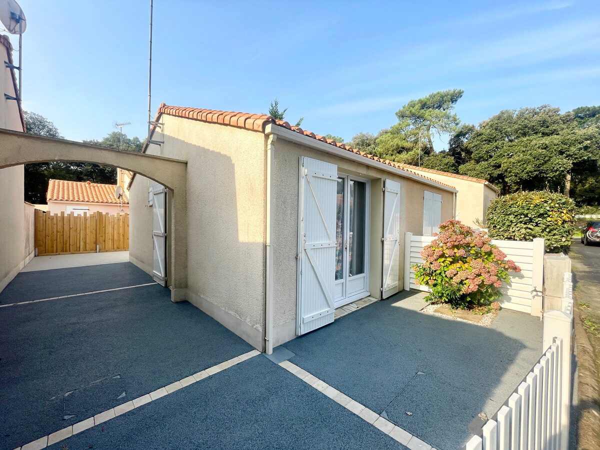 Maison plain-pied aux Sables-d'Olonne, cour et parking - Photo 1