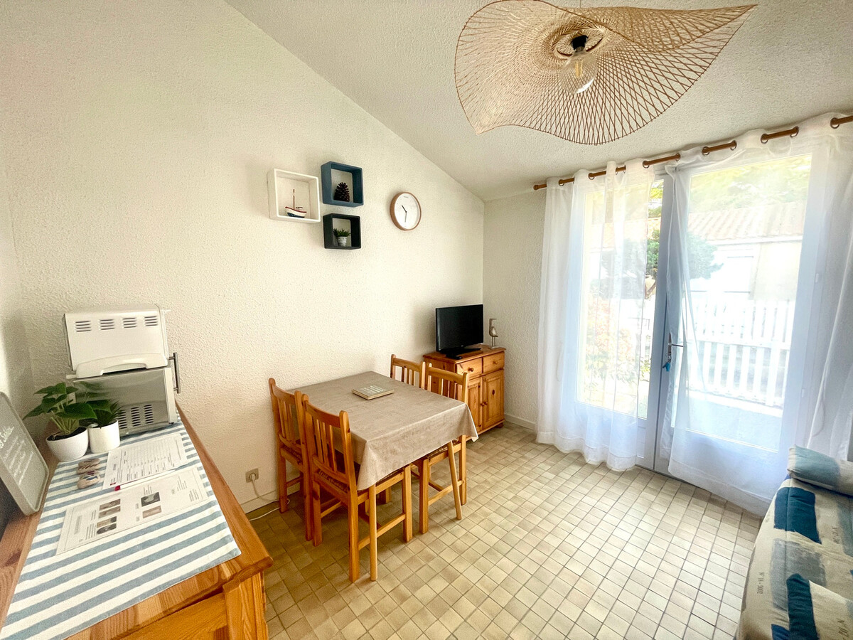 Maison plain-pied aux Sables-d'Olonne, cour et parking - Photo 2