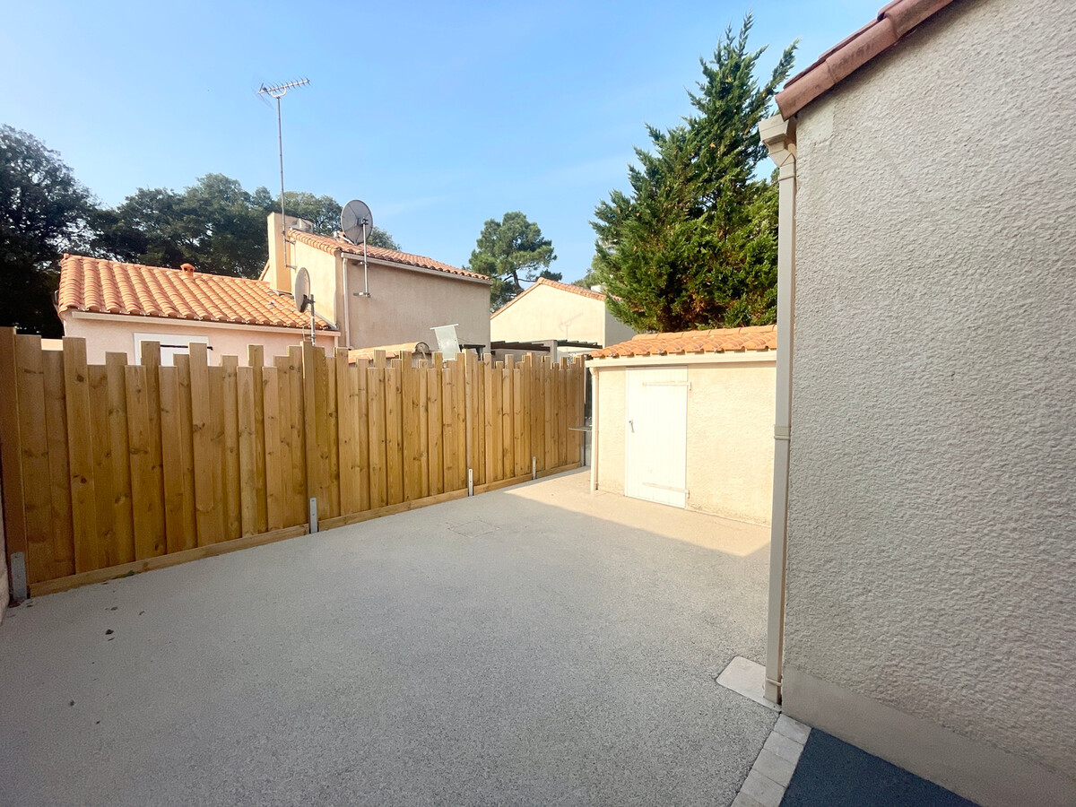 Maison plain-pied aux Sables-d'Olonne, cour et parking - Photo 8