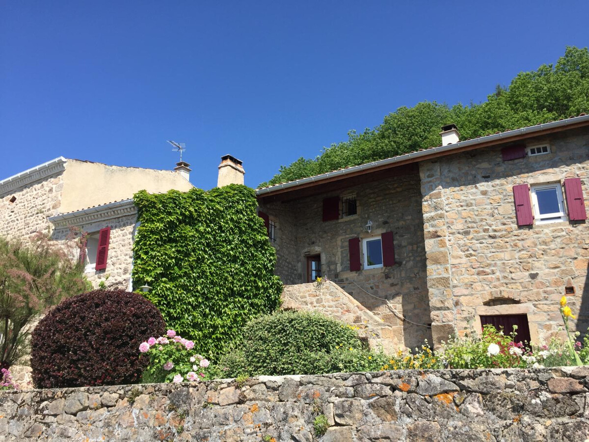 Gîte Les Genêts - Ferme XVIIe siècle à Véranne - Photo 1