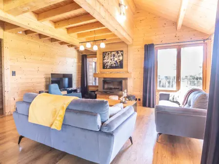 Lodge Mezenc 10 pers. : spa, piscine et aire de jeux : photo 4