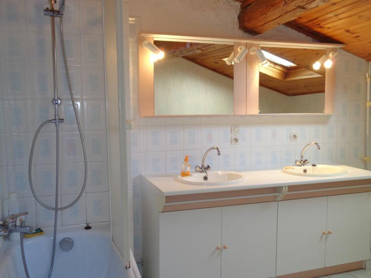 Gîte 132 m² avec piscine et jardin à Renaison - Photo 11