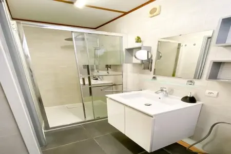Domaine Les Tamaris et Les Portes du Soleil Portiragnes // Maison standard 3 chambres 7 pers, Séjour de groupe Portiragnes avec 2 piscines - Photo 8