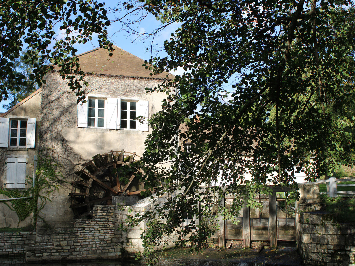 Gîte 6 pers. au moulin du 15e siècle, rivière et pêche - Photo 14