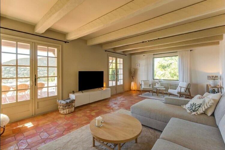 Villa Balou à Cavalaire : 5 chambres, piscine et vue mer - Photo 2