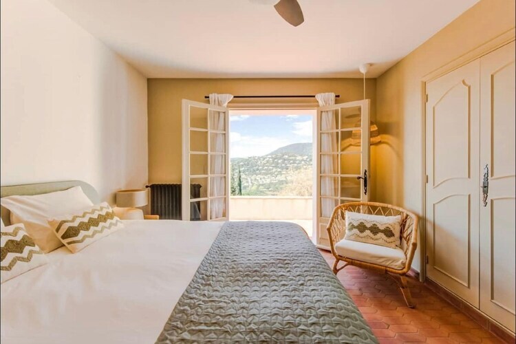 Villa Balou à Cavalaire : 5 chambres, piscine et vue mer - Photo 7