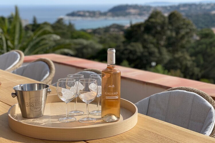 Villa Balou à Cavalaire : 5 chambres, piscine et vue mer - Photo 11