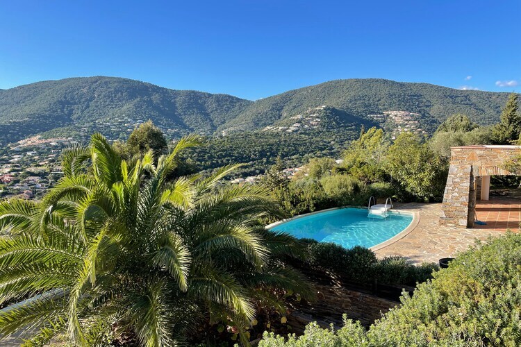 Villa Balou à Cavalaire : 5 chambres, piscine et vue mer - Photo 23