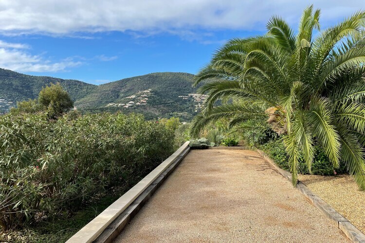 Villa Balou à Cavalaire : 5 chambres, piscine et vue mer - Photo 34