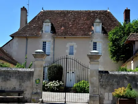 Location gite à Bossay sur Claise, Gîte de Charme pour 15 Pers avec Jardin Privatif, à 12 km de La Roche-Posay