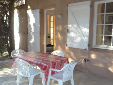 Location maison à La Croix Valmer, Mas avec 3 chambres, jardin, piscine, tennis et proche plage à La Croix-Valmer