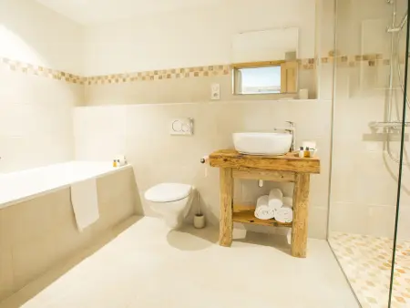 Chalet d'Exception: Ferme 200 ans Rénovée avec Sauna & Spa - Photo 11