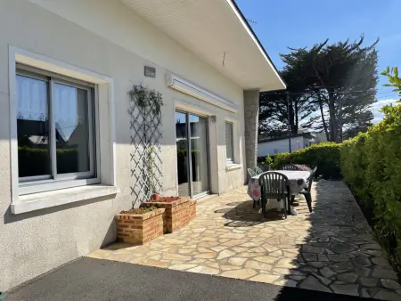 Location maison à Jullouville, Maison 3 chambres à 100m de la plage avec grande terrasse, jardin clos et parking - Jullouville