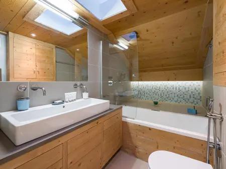 Chalet familial rénové avec sauna près des pistes - Photo 10