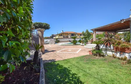 Villa avec piscine privée à Anzio, 700m de la plage : photo 14