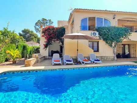 Villa intime à Moraira avec piscine privée, proche plage et commodités : photo 2