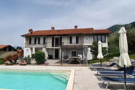 Location maison à Castellveccana (VA), Maison près du Lago Maggiore Piscine