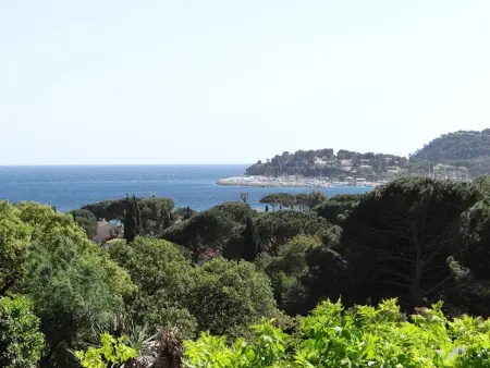 Location villa à Cavalaire sur Mer, Villa 4 chambres avec piscine et terrasses