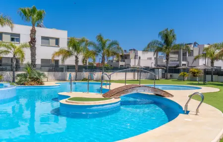 Maison 3 chambres avec piscine commune à Torrevieja : photo 2
