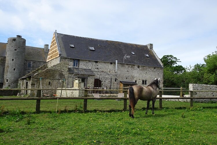 Ancien pressoir du 15e siècle, 12 personnes, 140 hectares - Photo 1