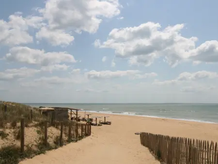 Maison 4 chambres 200m plage, terrain naturel et WIFI : photo 12
