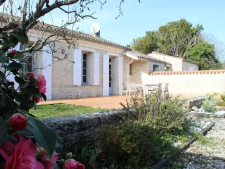 Location maison à Saint Pierre d'Oléron, Maison en pierres 6 couchages, jardin clos, parking, proche plage
