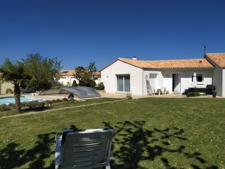 Maison Familiale avec Piscine Privée et Parking à Angles - Photo 1