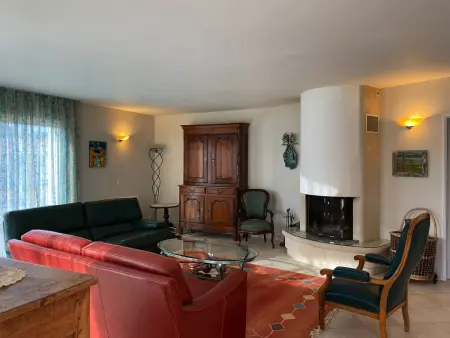 Maison Familiale avec Piscine Privée et Parking à Angles - Photo 2