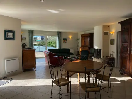 Maison Familiale avec Piscine Privée et Parking à Angles - Photo 3