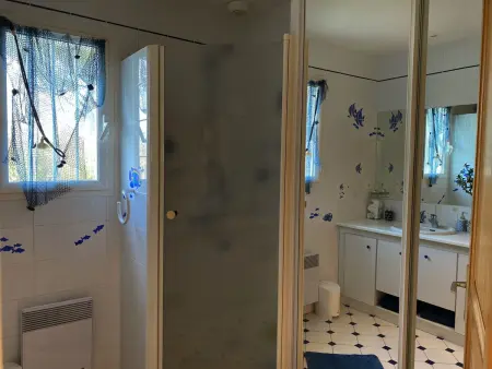 Maison Familiale avec Piscine Privée et Parking à Angles - Photo 8