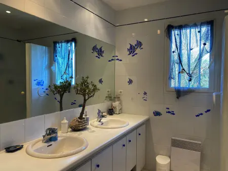 Maison Familiale avec Piscine Privée et Parking à Angles - Photo 9