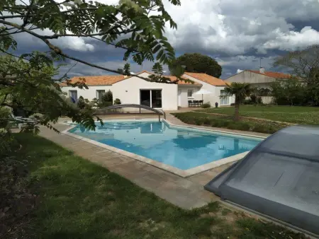 Maison Familiale avec Piscine Privée et Parking à Angles - Photo 12