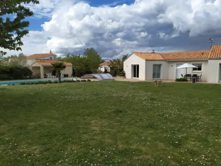 Maison Familiale avec Piscine Privée et Parking à Angles - Photo 30
