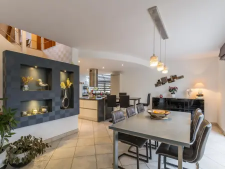 Maison contemporaine à Jullouville avec piscine privée et jardin - Photo 6