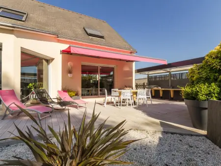 Maison contemporaine à Jullouville avec piscine privée et jardin - Photo 8