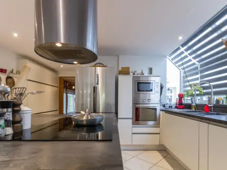 Maison contemporaine à Jullouville avec piscine privée et jardin - Photo 11
