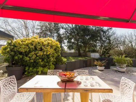 Maison contemporaine à Jullouville avec piscine privée et jardin - Photo 14