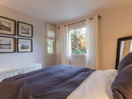 Maison contemporaine à Jullouville avec piscine privée et jardin - Photo 21