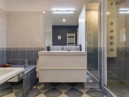Maison contemporaine à Jullouville avec piscine privée et jardin - Photo 22