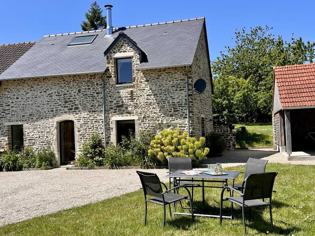 Maison normande rénovée avec terrasse et jardin - Photo 1