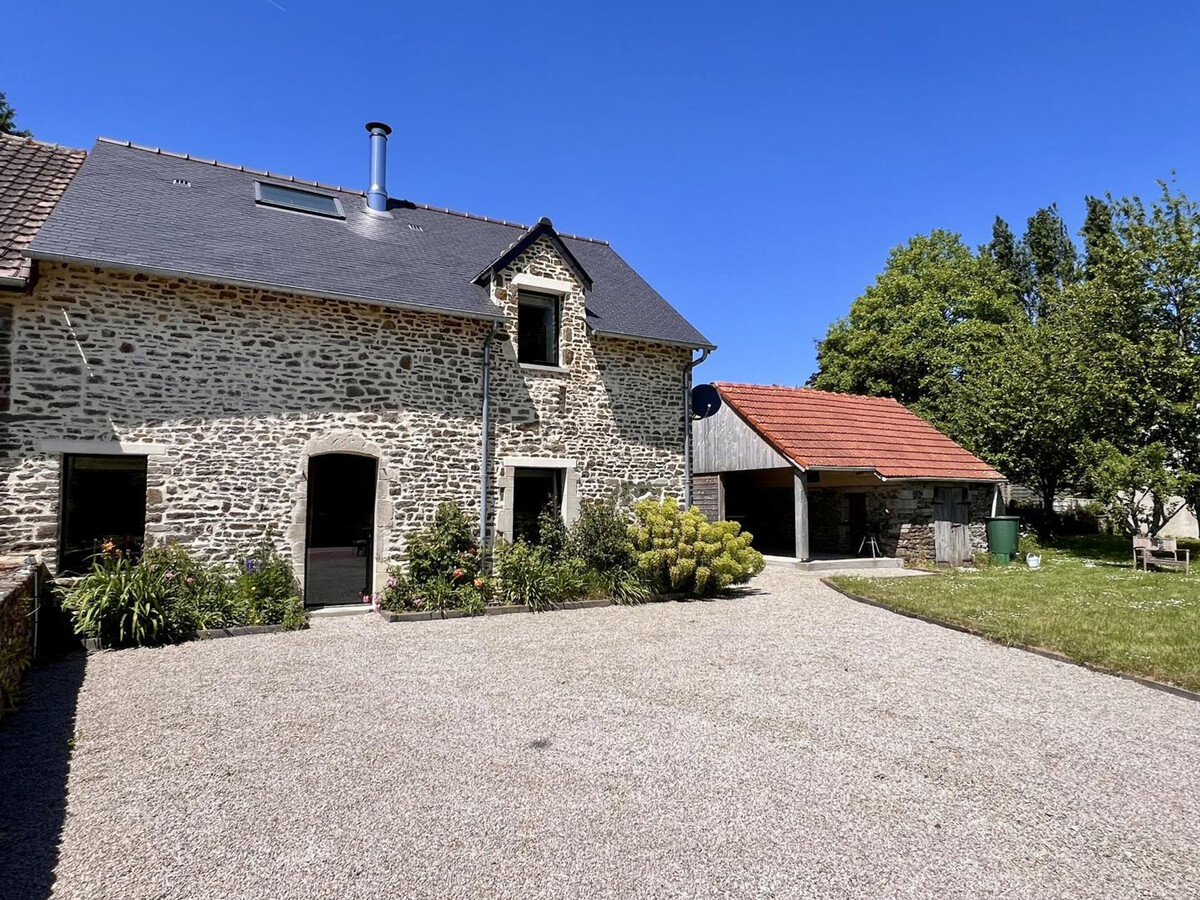 Maison normande rénovée avec terrasse et jardin - Photo 5