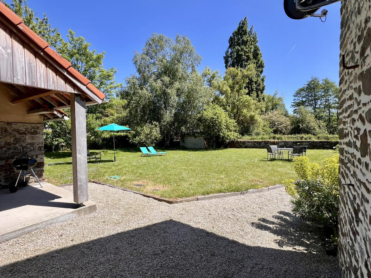 Maison normande rénovée avec terrasse et jardin - Photo 11