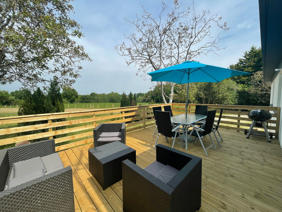 Gîte contemporain avec étang privé et terrasse à Nieul-le-Dolent - Photo 1