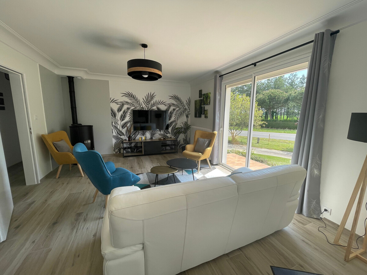 Gîte contemporain avec étang privé et terrasse à Nieul-le-Dolent - Photo 2