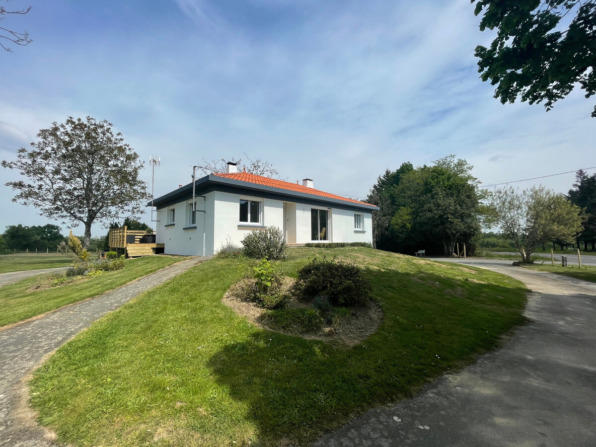 Gîte contemporain avec étang privé et terrasse à Nieul-le-Dolent - Photo 5