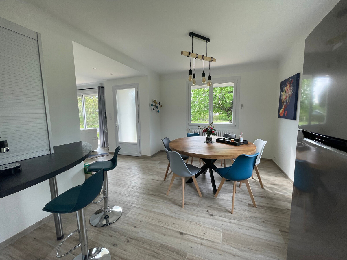 Gîte contemporain avec étang privé et terrasse à Nieul-le-Dolent - Photo 17